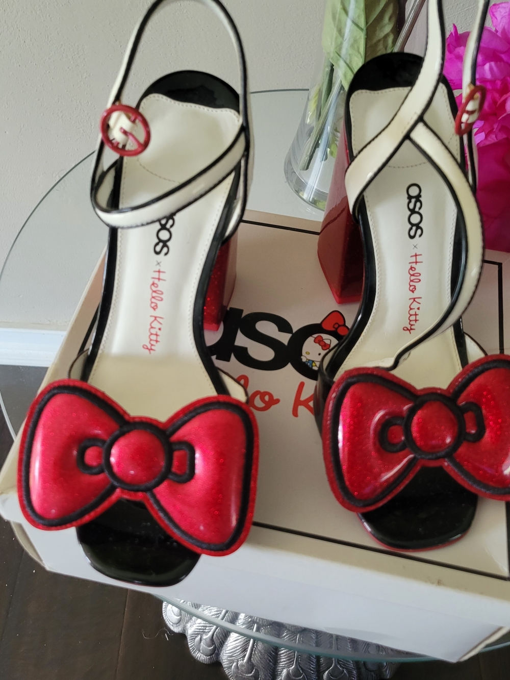 Hello Kitty White & Red Character Block Heel Sandals - Picture 4 of 6